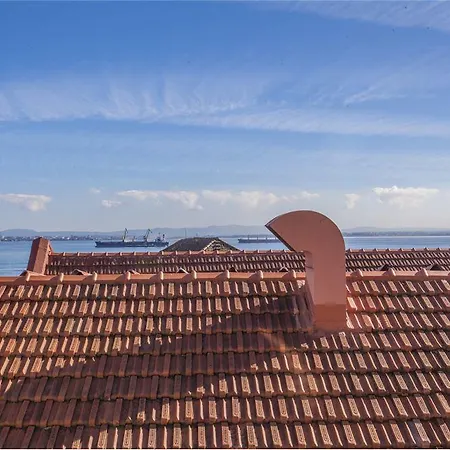 Alfama River View Apartment *